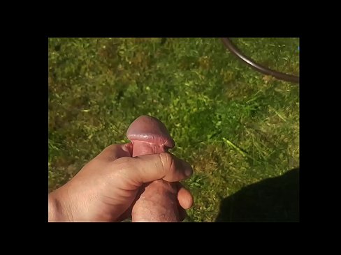 ❤️ Hottie poeth yn cael ei pussy pinc fucked a cums gyda chwistrell mewn gardd haf ❤️ porno Rwsiaidd wrthon ni ❌️